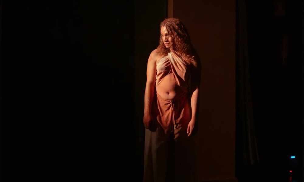 Senhora Travesti: espetáculo trans estreia em Manaus
