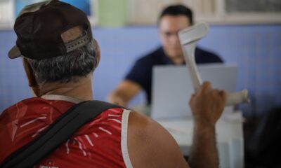 Aos 65 anos e há oito vivendo nas ruas, homem busca recomeço após perder documentos em Manaus