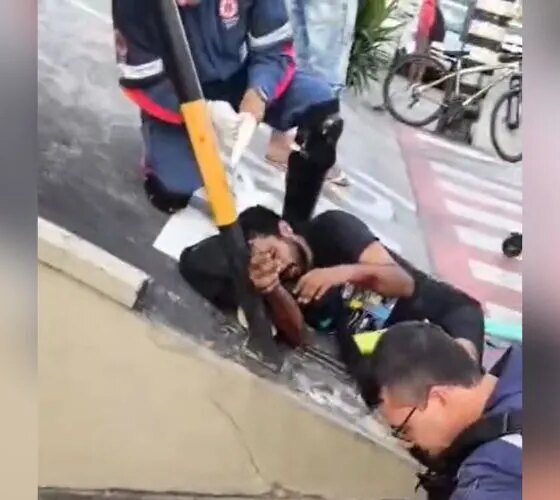 Seguranças qubram braços de pedinte na Av. Professor Nilton Lins