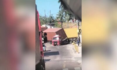 Contêiner tomba em frente ao Porto Chibatão e causa congestionamento