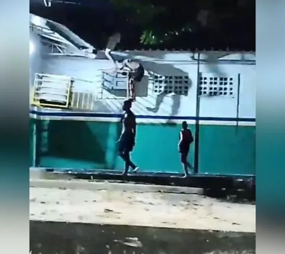 Escola municipal é alvo de vândalos no bairro Petrópolis