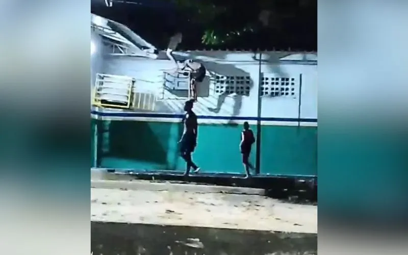 Escola municipal é alvo de vândalos no bairro Petrópolis