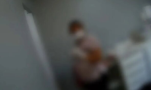VÍDEO: falsa dentista é flagrada atendendo paciente e acaba presa em Manaus