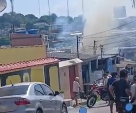 Incêndio atinge casa no Coroado 3, na zona leste de Manaus