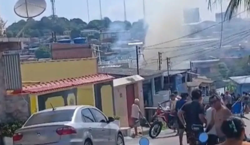 Incêndio atinge casa no Coroado 3, na zona leste de Manaus