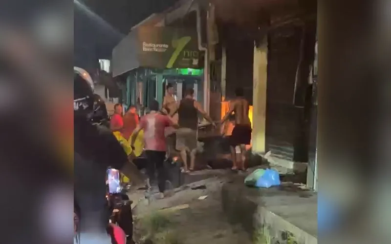 Incêndio atinge estabelecimento no bairro Jorge Teixeira
