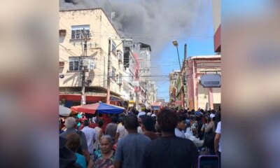 Incêndio atinge prédio e provoca correria no Centro de Manaus