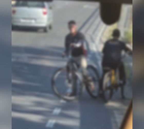 Jovens são flagrados após ataque com pedra contra ônibus em Manaus