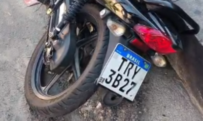 Motocicleta abandonada chama atenção de moradores em Petrópolis, em Manaus