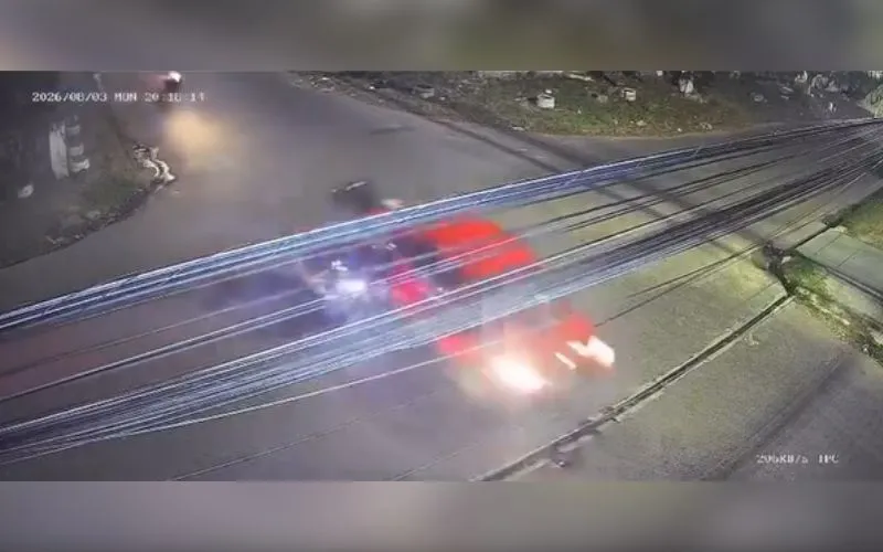 Vídeo mostra motociclista sendo arremessado após colisão em Manaus