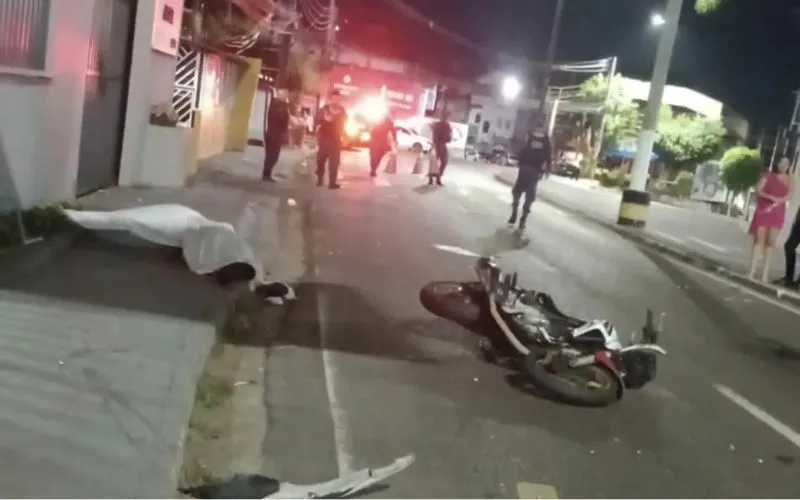 Motociclista morre após colidir contra muro de condomínio em Manaus
