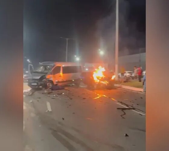 Motorista de app morre em colisão com van na Av. do Turismo