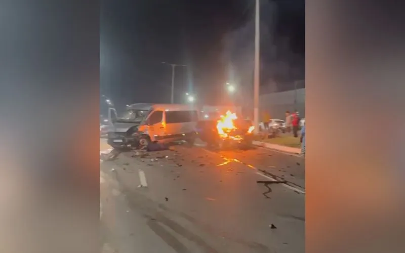 Motorista de app morre em colisão com van na Av. do Turismo