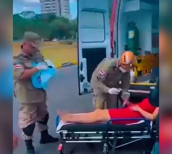 Mulher dá à luz dentro de carro de aplicativo próximo à Ponta Negra