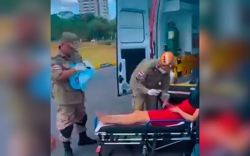 Mulher dá à luz dentro de carro de aplicativo próximo à Ponta Negra