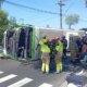 Ônibus tomba com passageiros na Avenida São Jorge