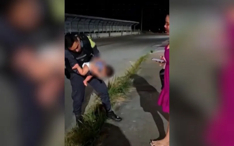 PM salva bebê engasgado com manobra de Heimlich em Manaus