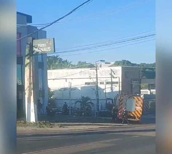 Princípio de incêndio mobiliza Bombeiros no bairro Parque Dez