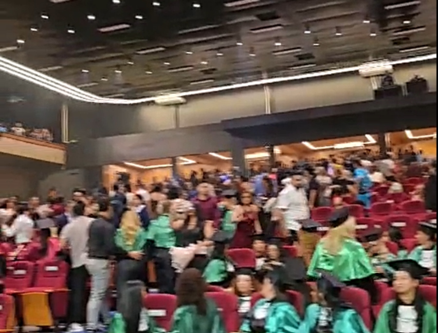 Problema em climatização provoca evacuação de auditório durante formatura na Nilton Lins