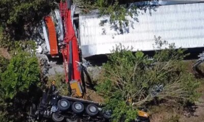 Guindaste tomba na Honda e atinge fio de alta tensão em Manaus
