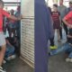 Suspeito de assalto no T5 leva 'carinho' de passageiros e é preso