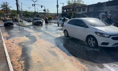 Vazamento de água interdita faixa da Avenida Rodrigo Otávio, em Manaus