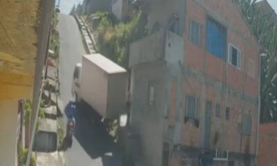 Motociclista escapa de atropelamento em ladeira no Parque das Nações