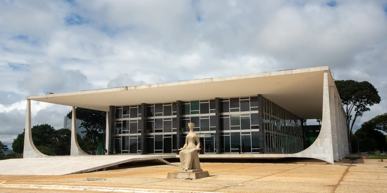 Zanin manda investigar uso de IA para burlar sistema do STF