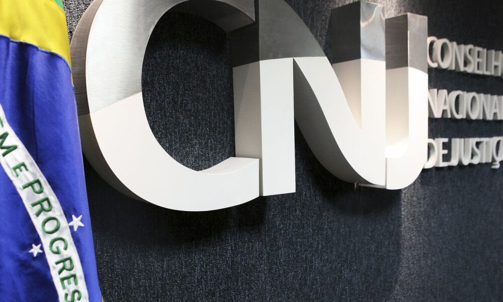 CNJ faz operação em gabinete de desembargador ligado a Nunes Marques