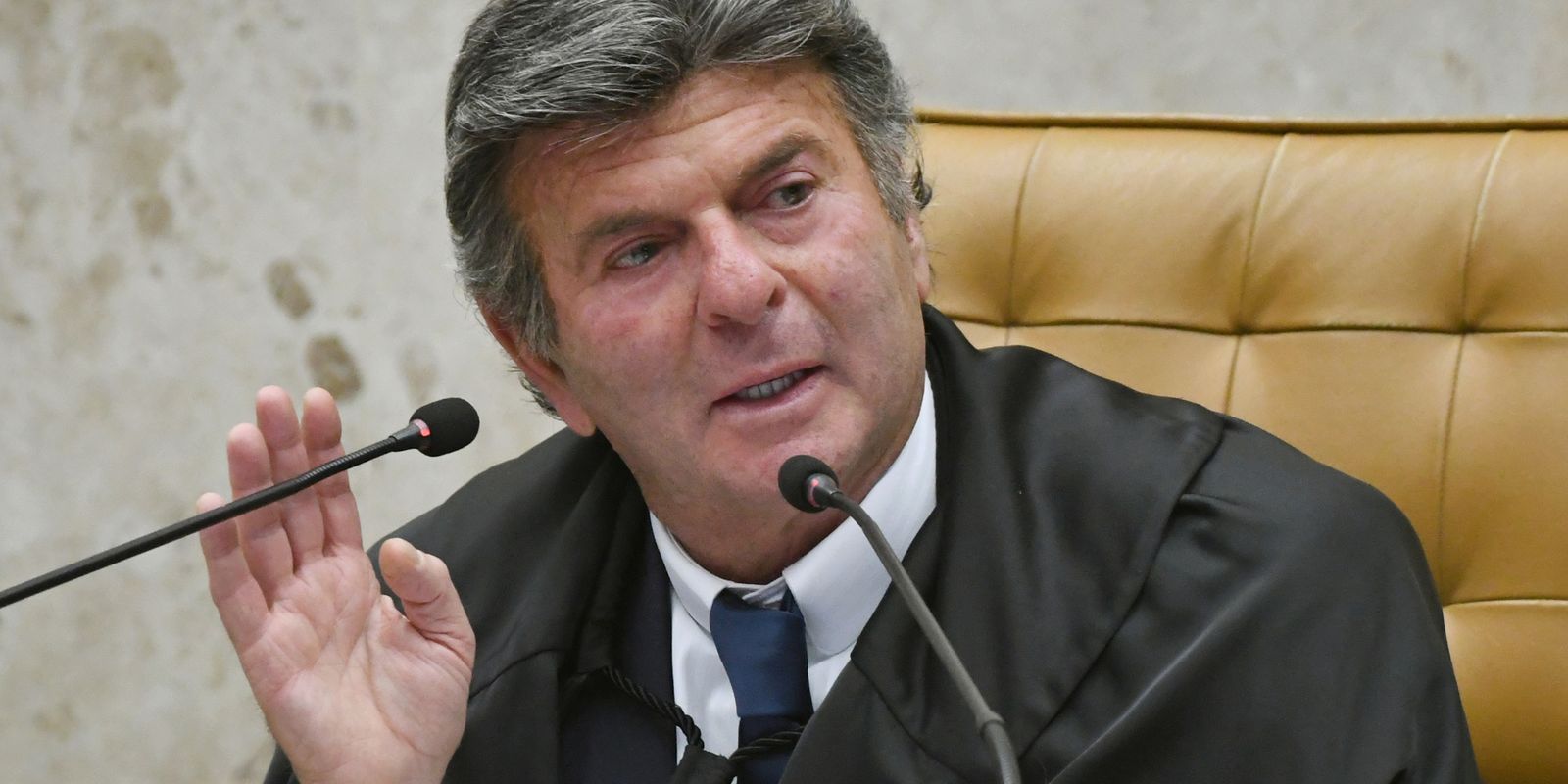 Fux suspende decisão de Dino e restabelece posts sobre Nossa Senhora