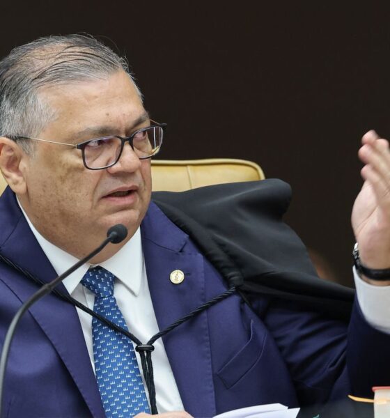 Flávio Dino pede vista de julgamento sobre Moraes e Mendonça