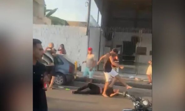 Festa vira galeral e homem leva chute na cabeça no Alvorada