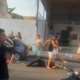 Festa vira galeral e homem leva chute na cabeça no Alvorada