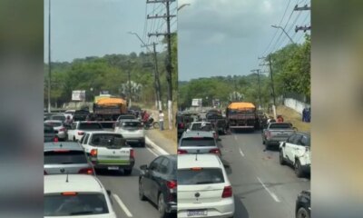 Caminhão com garrafões de água provoca engavetamento na Torquato Tapajós