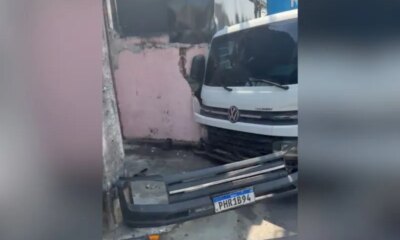 Caminhão perde o controle e invade casa no bairro da União