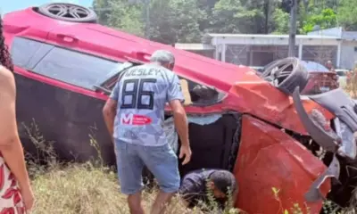 Capotamento na AM-070 deixa dois homens feridos em Manaus neste domingo (13)