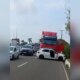 Carreta e carro se envolvem em acidente na Torquato Tapajós