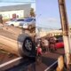 Carro capota, atinge dois veículos e causa congestionamento na Torquato Tapajós