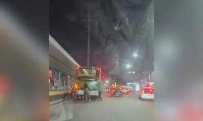 “Curumins” se agarram a busão e levam bronca de “motora” em Manaus