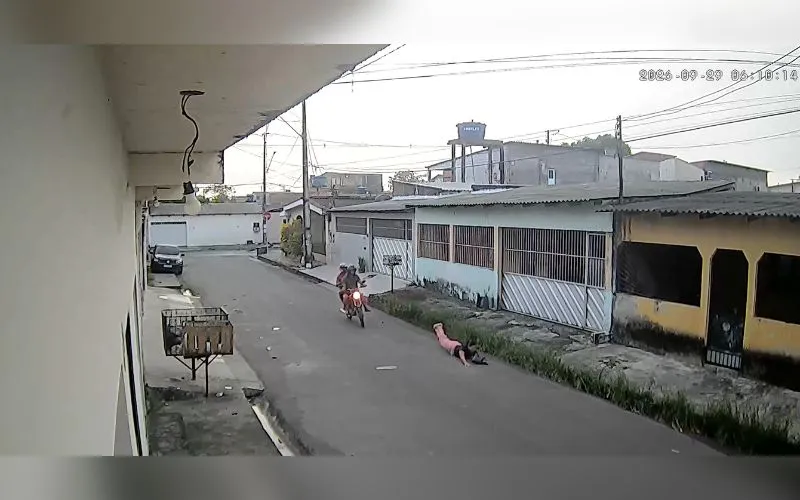 Mulher tenta correr e cai ao chão durante assalto no Canaranas