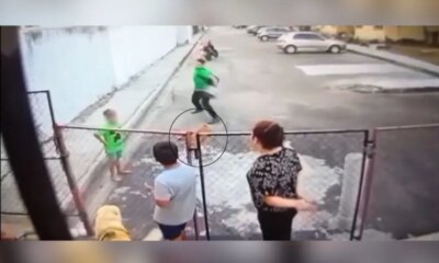 Homem joga pedra em cachorro diante de crianças em Manaus