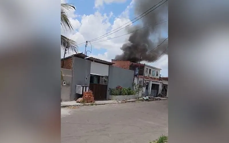 Incêndio atinge residência no bairro Tarumã