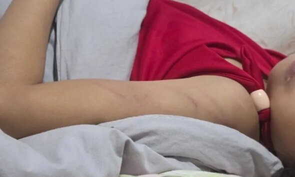 Mãe é suspeita de agredir e ameaçar filhos de morte em Manaus