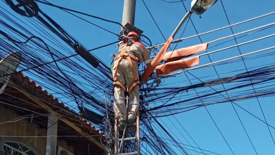Manaus terá 12 desligamentos de energia neste domingo; veja os bairros