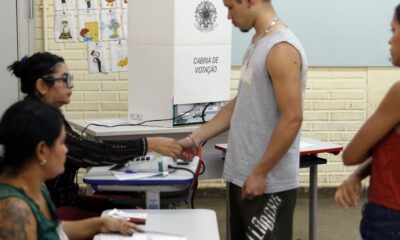 Caminhos da Reportagem: importância do voto para jovens e idosos