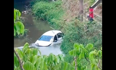 Motorista perde controle de carro e cai em igarapé na zona Norte de Manaus