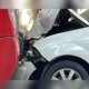 Ônibus bate em carro e deixa traseira destruída no Centro de Manaus
