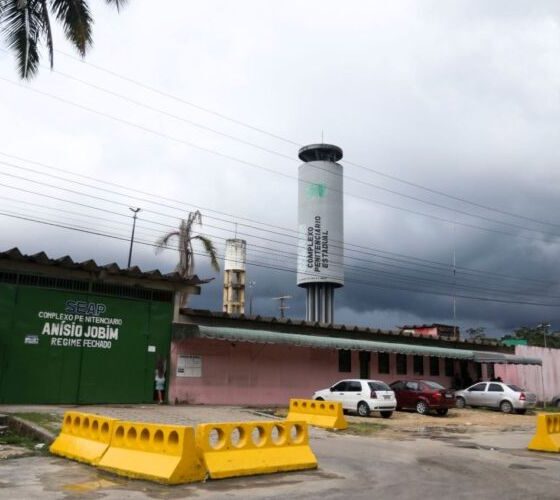Rebelião em presídio da PM deixa policiais reféns em Manaus