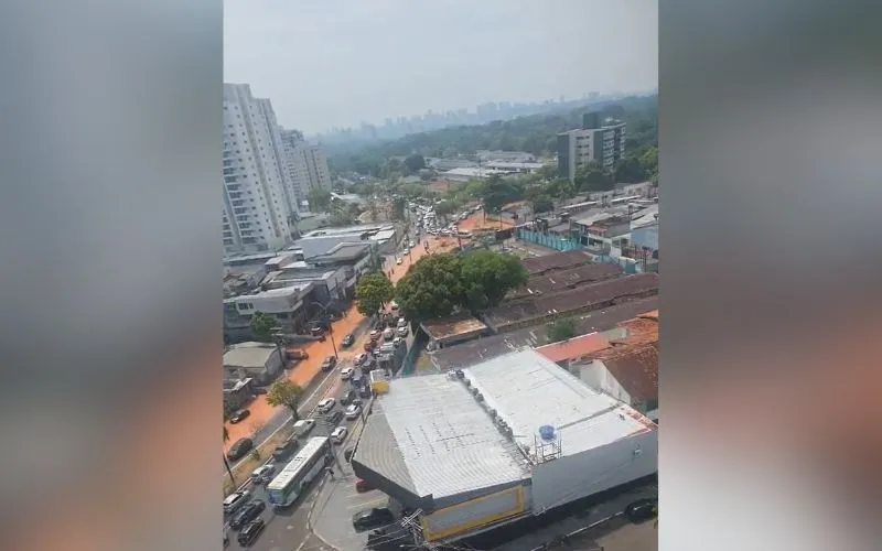 Vazamento interdita Avenida Coronel Teixeira e afeta abastecimento em Manaus