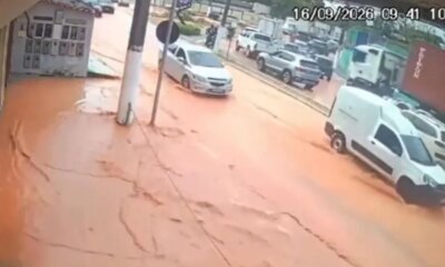 Vídeo mostra momento em que adutora rompe na Coronel Teixeira